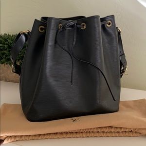 Louis Vuitton Epi bucket bag